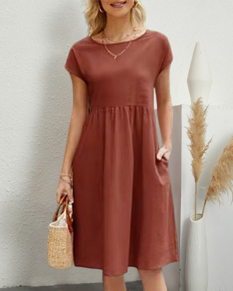 Comodo abito midi con scollo tondo e tasche