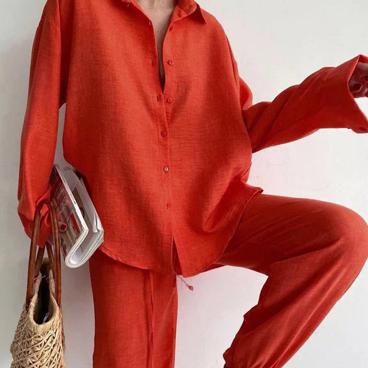 Completo in lino con camicetta e pantaloni larghi