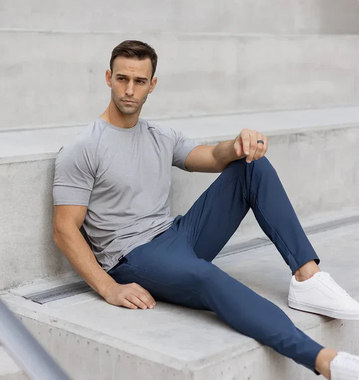 Pantaloni da abito da uomo moderni e flessibili: libertà di movimento e stile