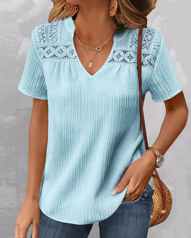 Emely - t-shirt chic con scollo a V e dettaglio in pizzo