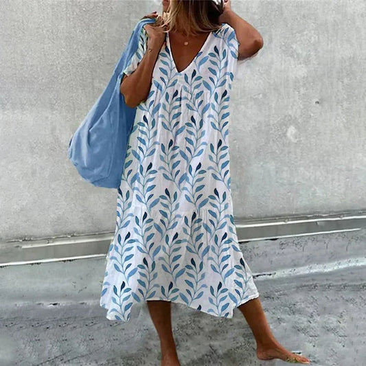 Abito bianco di media lunghezza con maniche corte blu acquerello