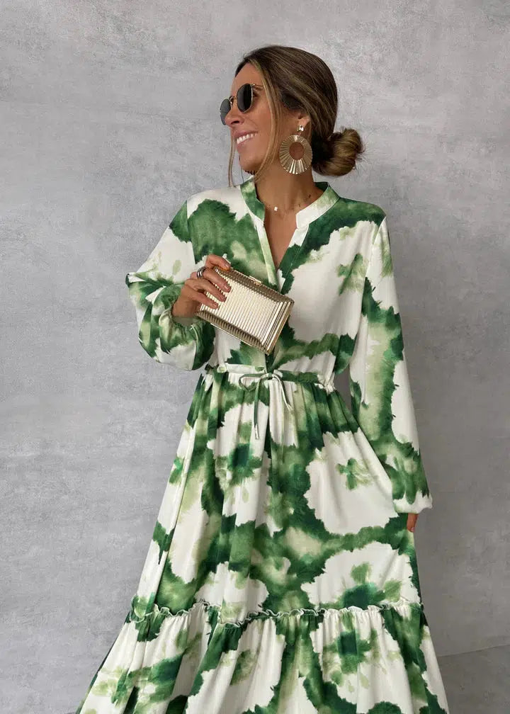 Charlotte – elegante abito lungo verde con scollo a V e maniche lunghe