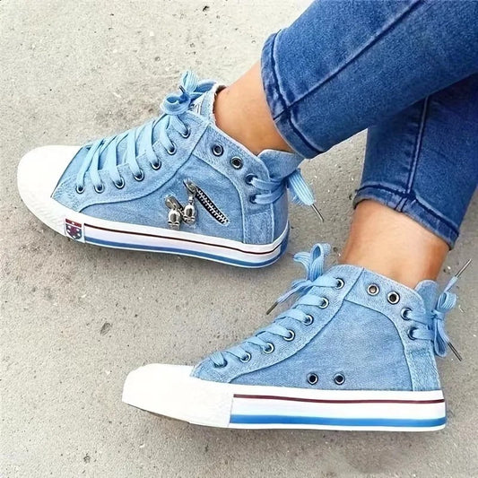 Look jeans da sneaker di tendenza urbana e cerniera