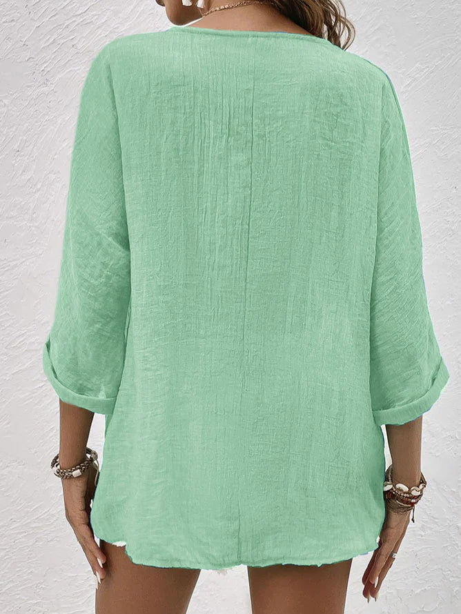 Clara - camicia blu in lino con scollo a V
