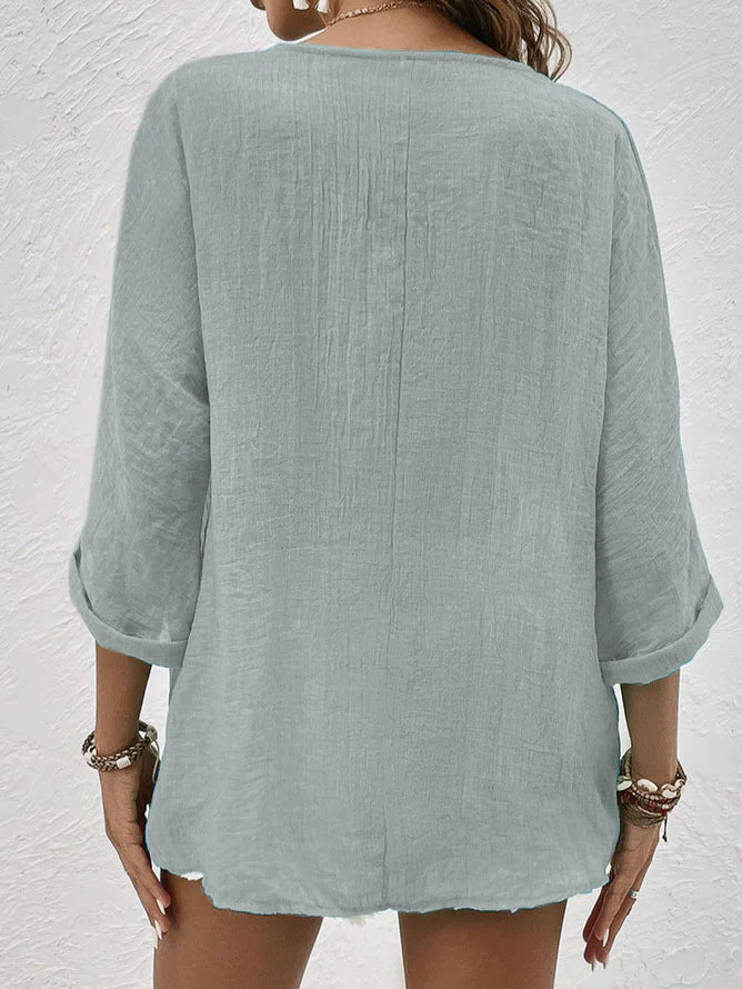 Clara - camicia blu in lino con scollo a V