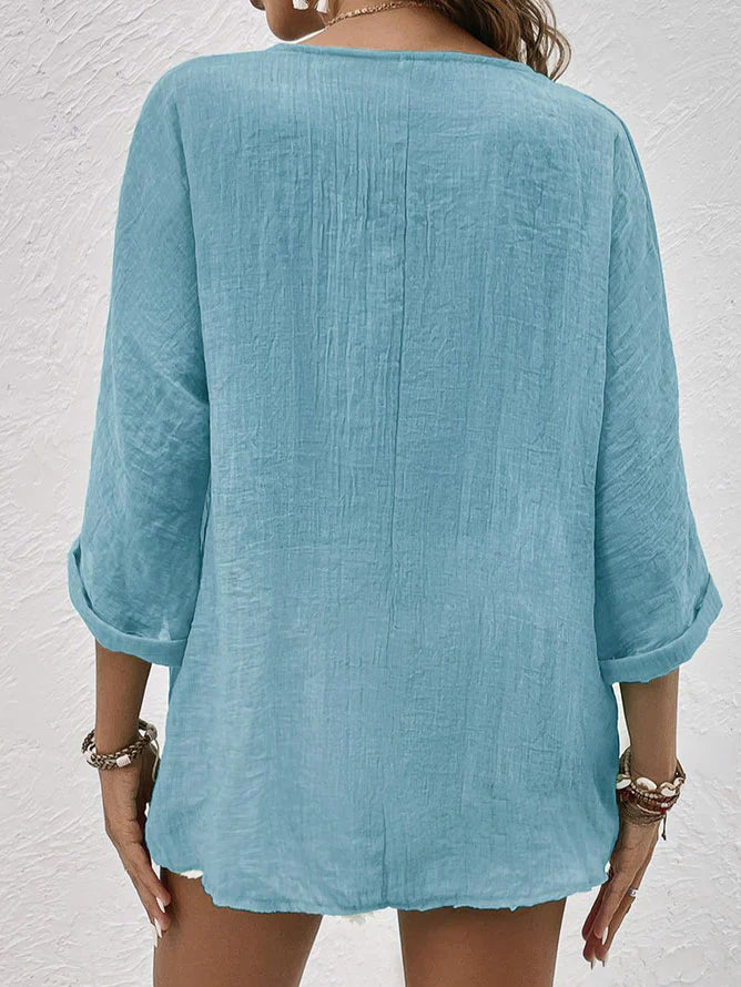 Clara - camicia blu in lino con scollo a V